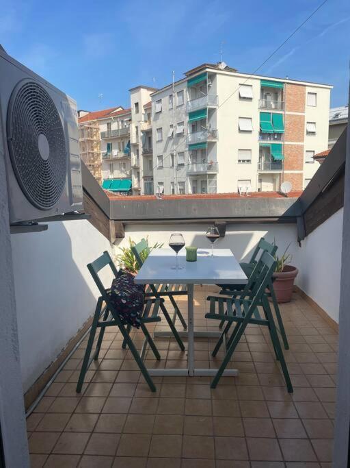 Centro Storico-Mansarda Verde Con Terrazzino E A/C Asti Exterior photo